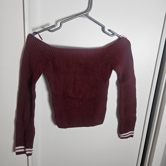 Hollister Red Off Shoulder Tee Size S - Picture 5 of 5